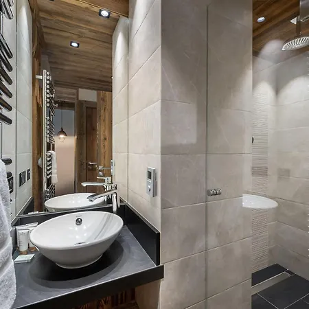 De Luxe Centre, Proche Pistes, Sauna, Balcon, Jusqu'a 6 Pers. - Fr-1-567-58 Apartment *